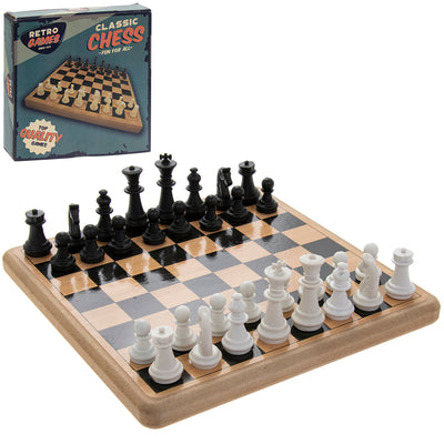 RETRO WOODEN CHESS GAME