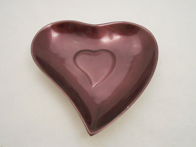LOGANBERRY HEART SHAPED LACQUERED PLATE